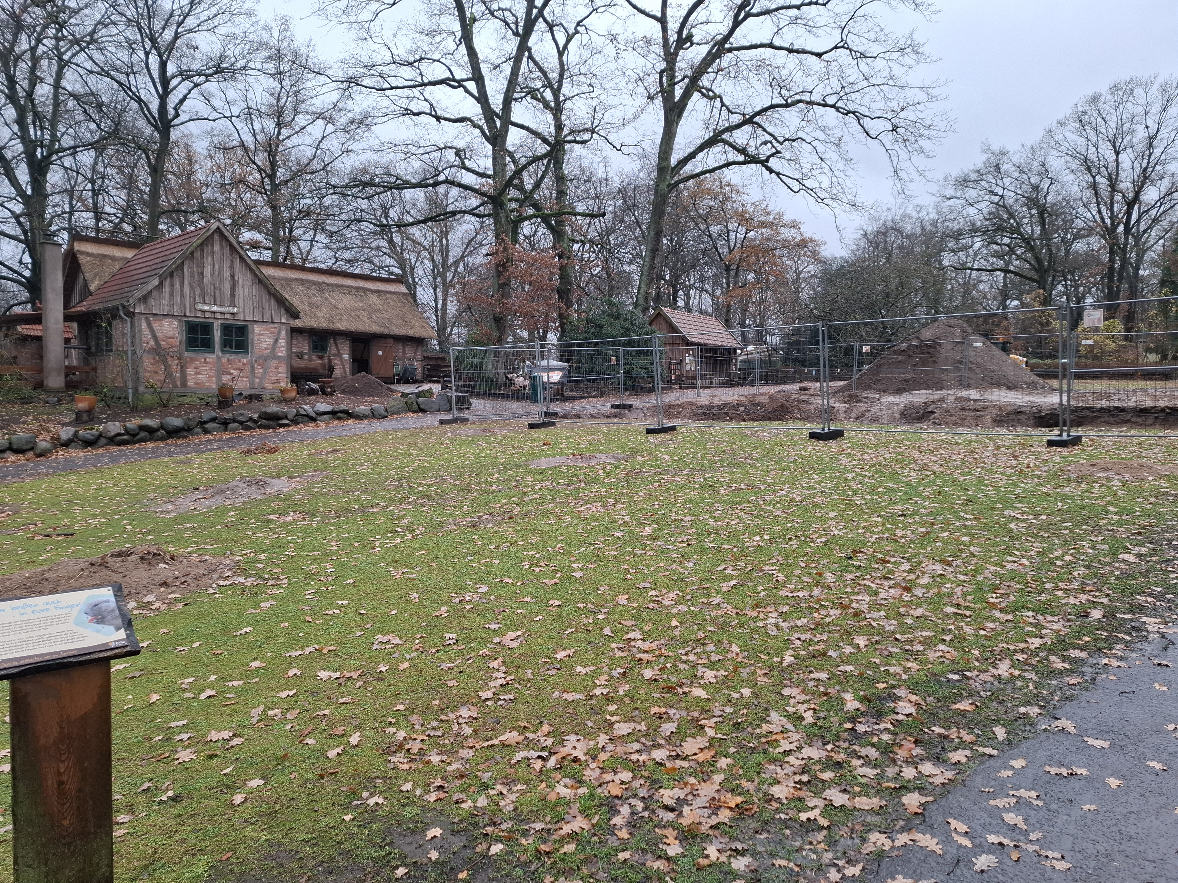 Ansicht der Festwiese mit beginnenden Bauarbeiten